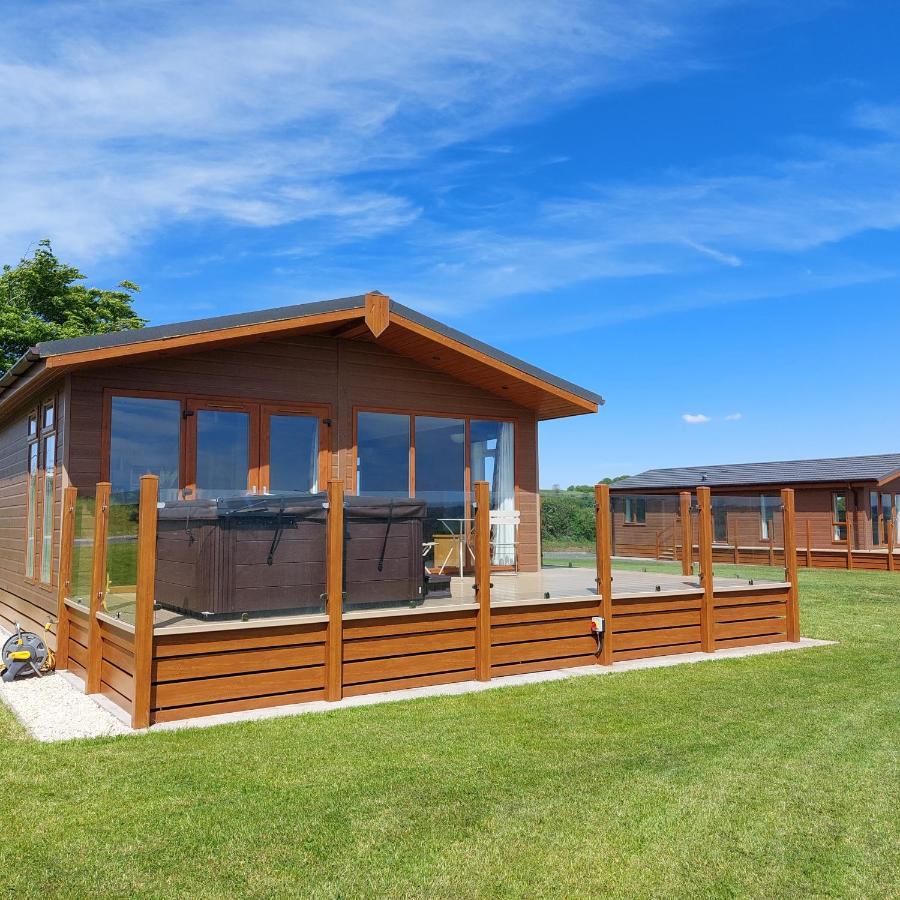 Luxury Family Beechwood Lodge With Hot Tub Lochwinnoch Εξωτερικό φωτογραφία