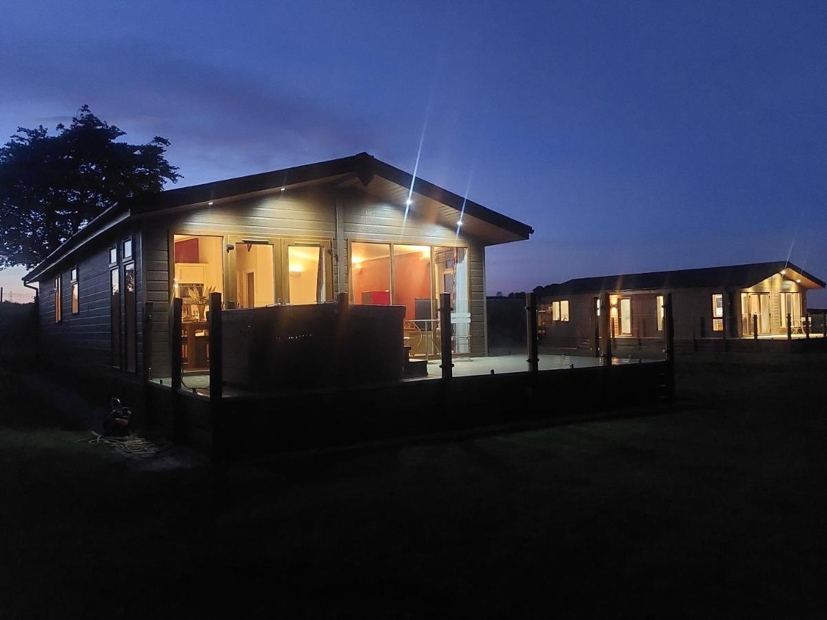 Luxury Family Beechwood Lodge With Hot Tub Lochwinnoch Εξωτερικό φωτογραφία