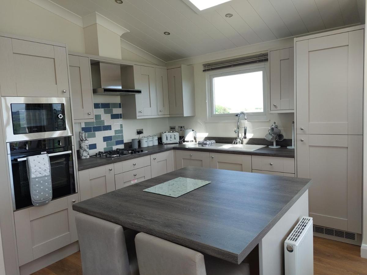 Luxury Family Beechwood Lodge With Hot Tub Lochwinnoch Εξωτερικό φωτογραφία