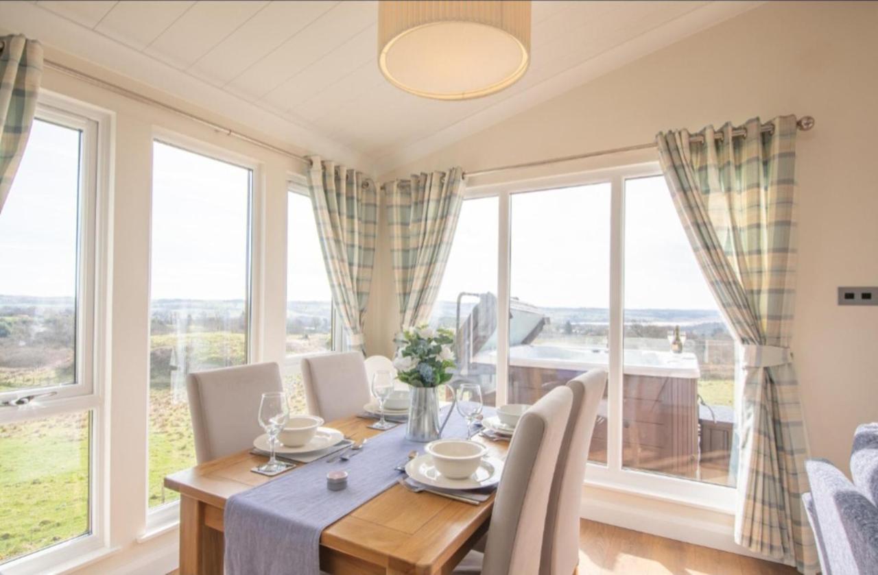 Luxury Family Beechwood Lodge With Hot Tub Lochwinnoch Εξωτερικό φωτογραφία