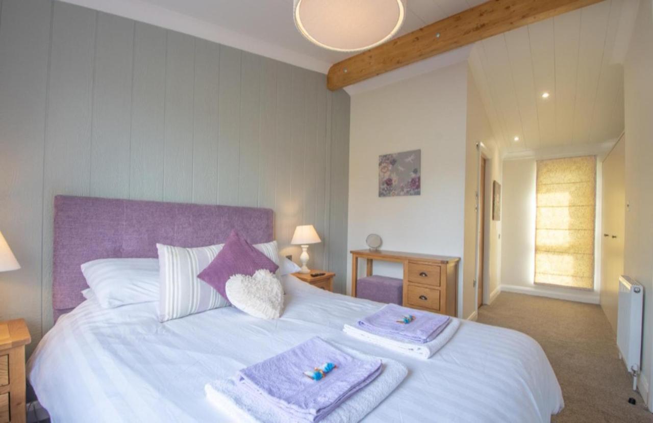 Luxury Family Beechwood Lodge With Hot Tub Lochwinnoch Εξωτερικό φωτογραφία