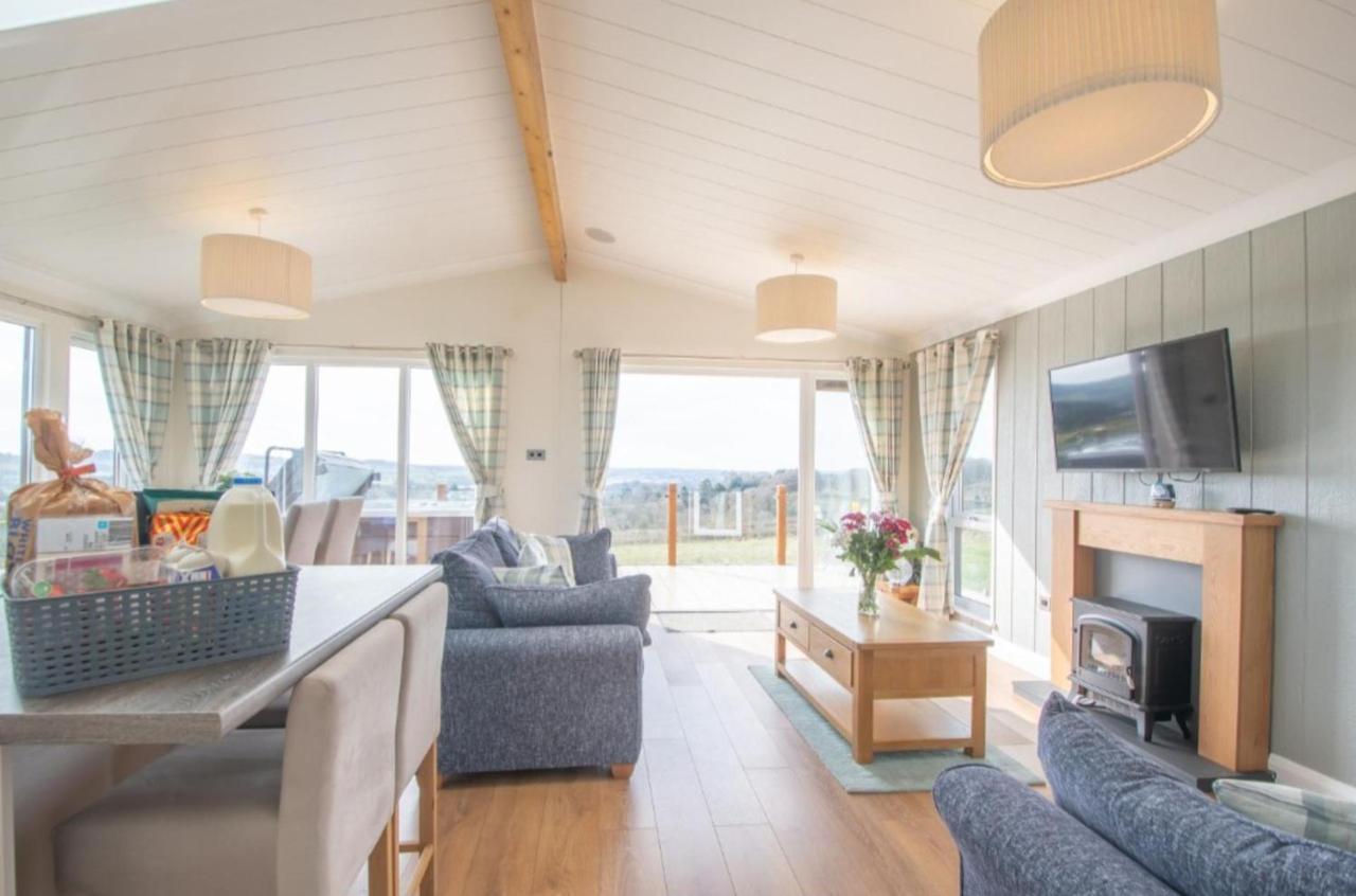 Luxury Family Beechwood Lodge With Hot Tub Lochwinnoch Εξωτερικό φωτογραφία