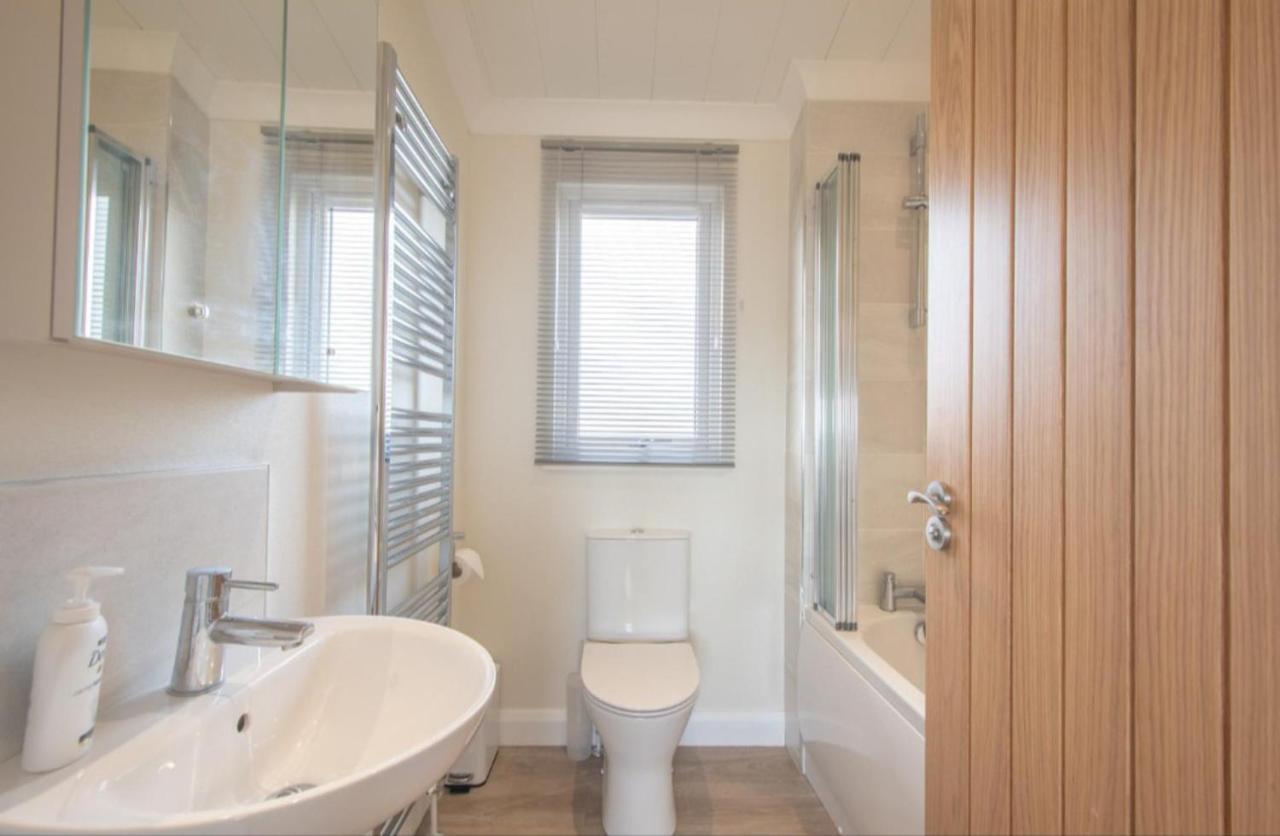 Luxury Family Beechwood Lodge With Hot Tub Lochwinnoch Εξωτερικό φωτογραφία