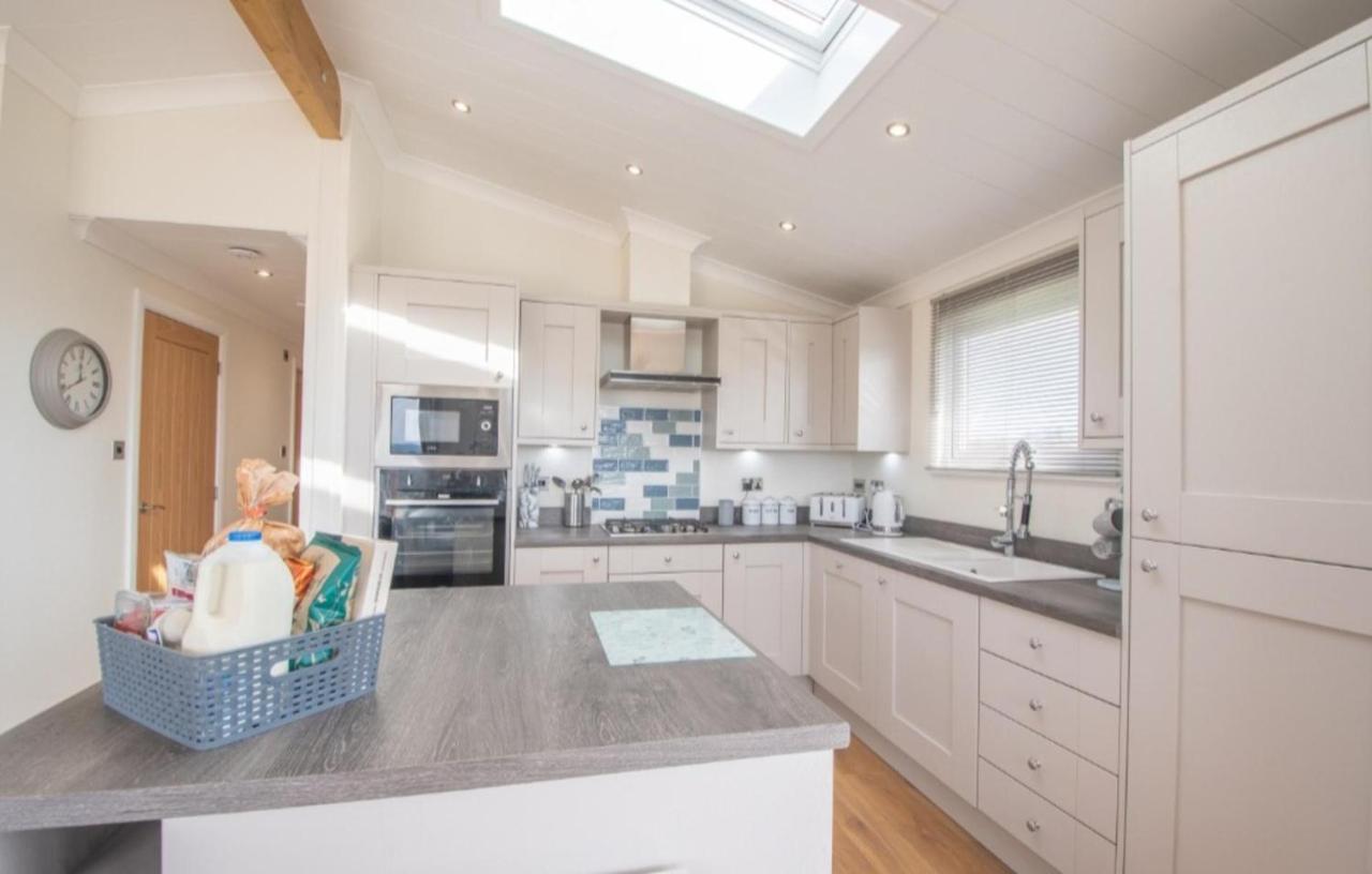 Luxury Family Beechwood Lodge With Hot Tub Lochwinnoch Εξωτερικό φωτογραφία