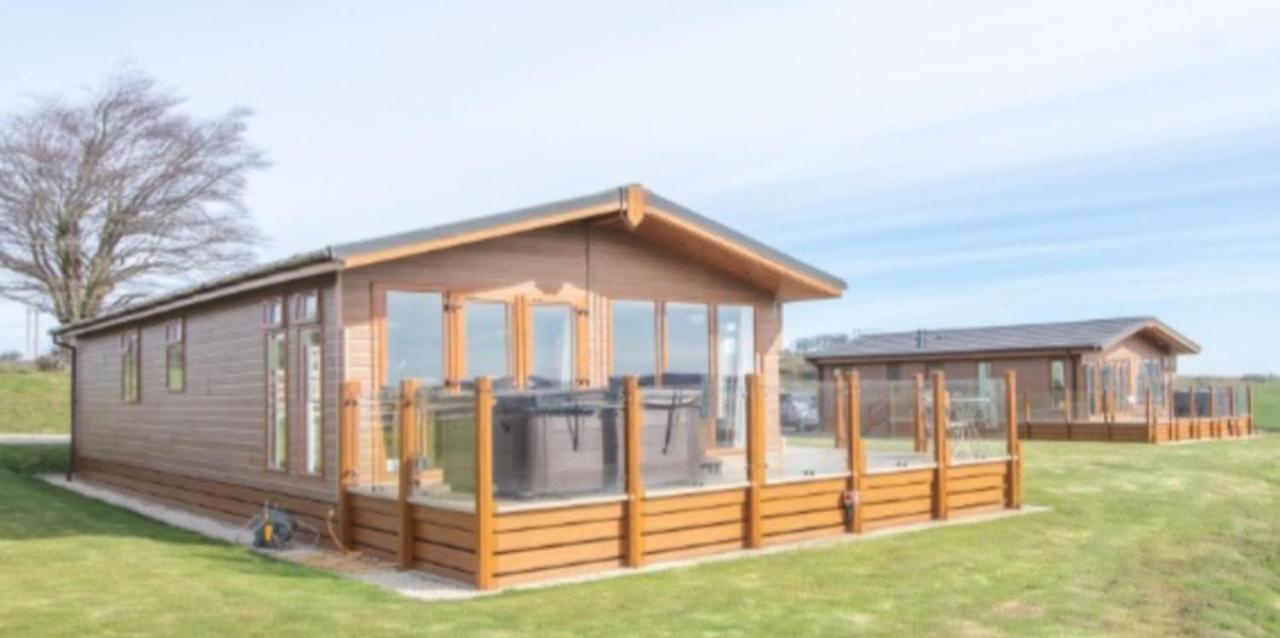 Luxury Family Beechwood Lodge With Hot Tub Lochwinnoch Εξωτερικό φωτογραφία