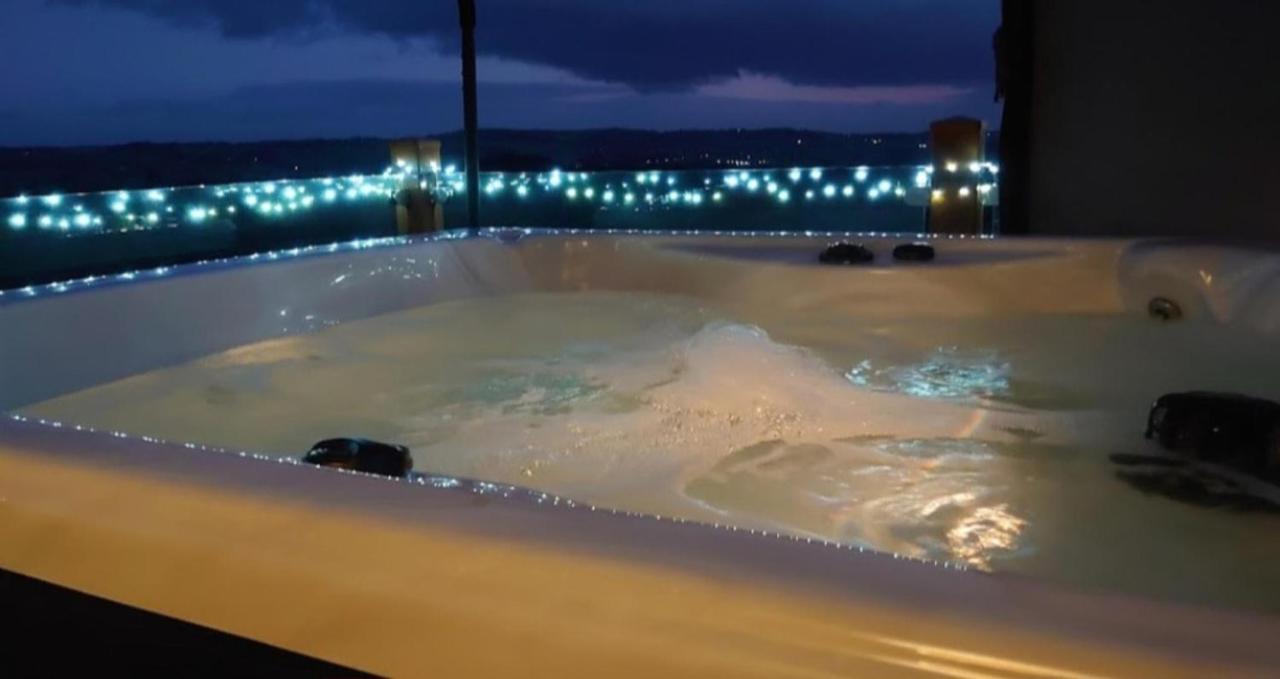 Luxury Family Beechwood Lodge With Hot Tub Lochwinnoch Εξωτερικό φωτογραφία