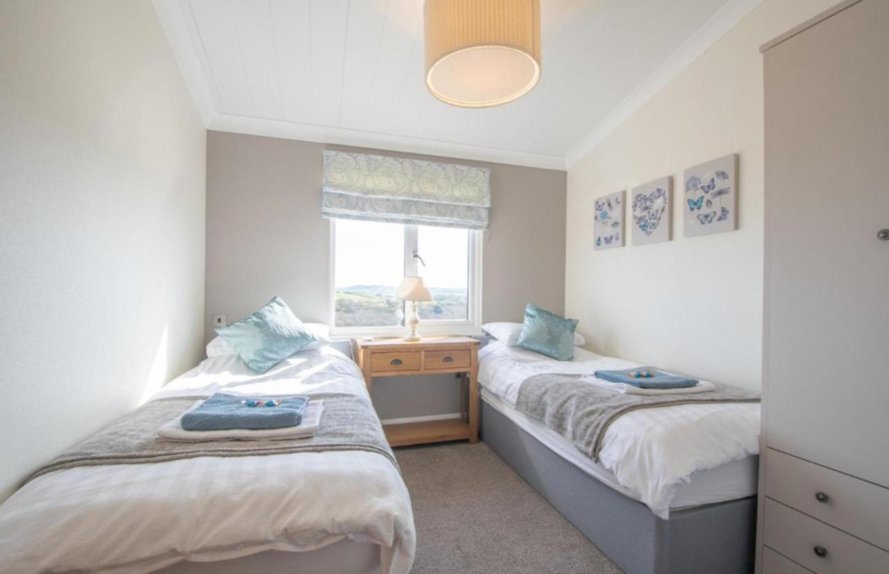 Luxury Family Beechwood Lodge With Hot Tub Lochwinnoch Εξωτερικό φωτογραφία